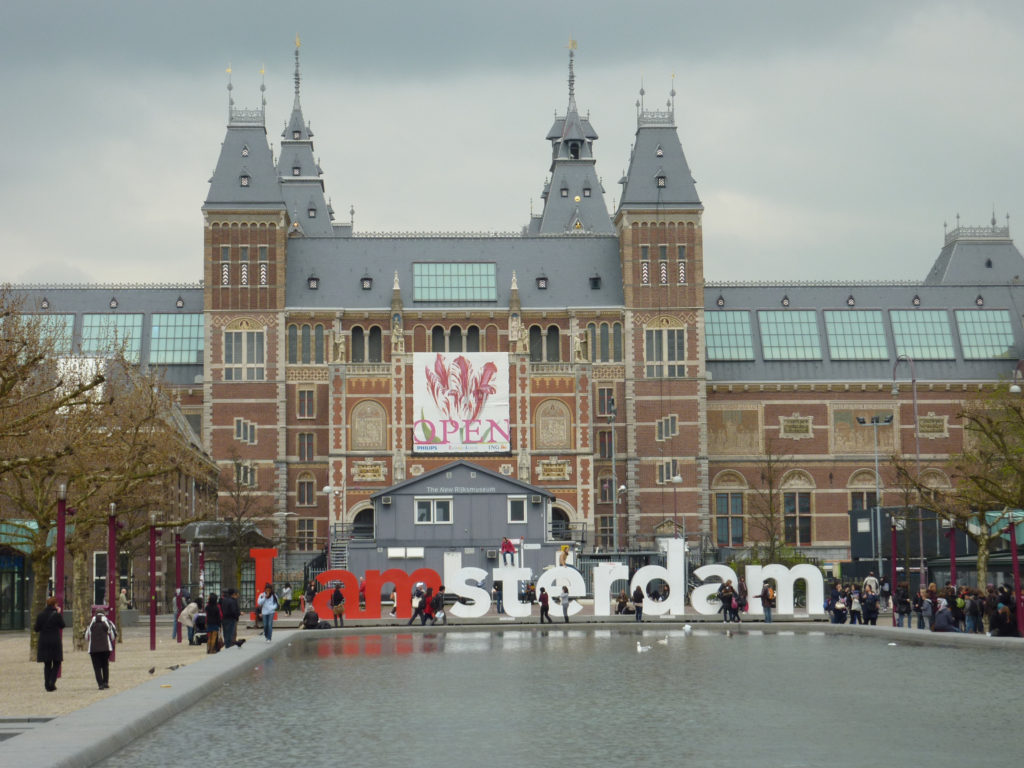 The Rijksmuseum and iamsterdam sign – Photo by Ron Lipowski (1)