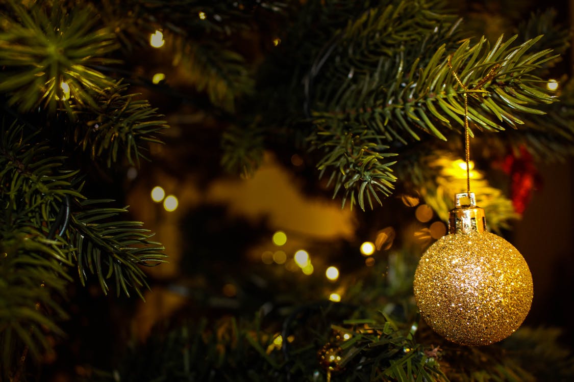 Christmas decor (Credits: Valeria Vinnik – Pexels.com)