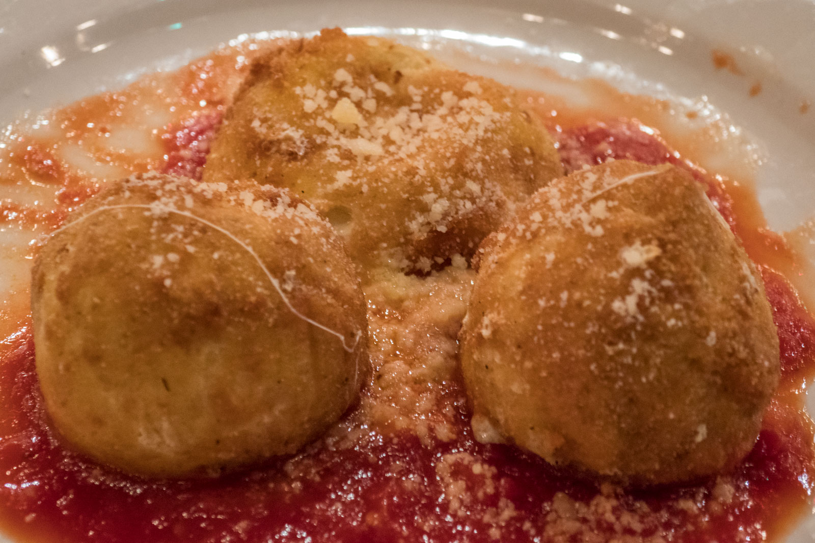 Arancini-rice-balls-Michaelangelo’s-Bronx-Little-Italy-no-flash-1600×1067